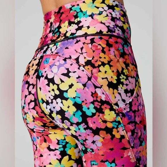 NWT wear it to heart floral legging